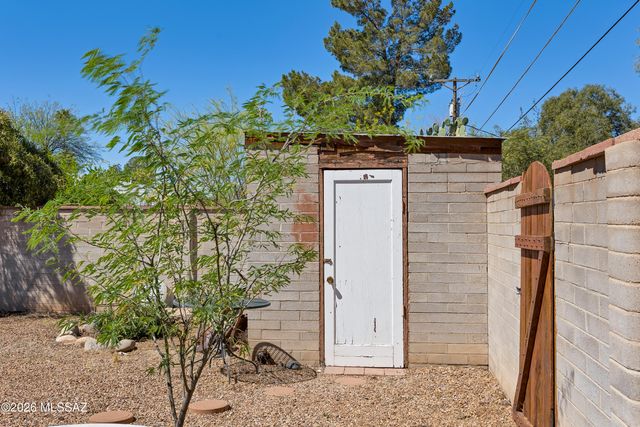 2825 E Arroyo Chico, Tucson, AZ 85716