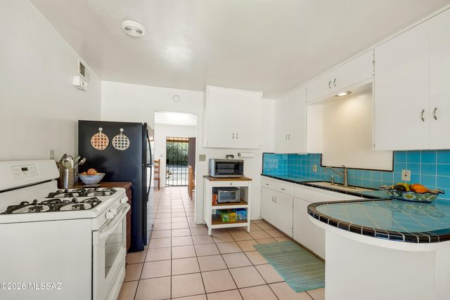 2825 E Arroyo Chico, Tucson, AZ 85716