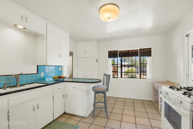 2825 E Arroyo Chico, Tucson, AZ 85716