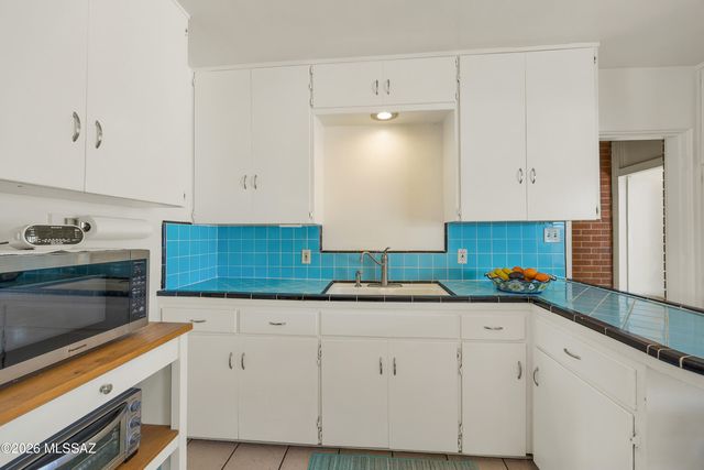 2825 E Arroyo Chico, Tucson, AZ 85716