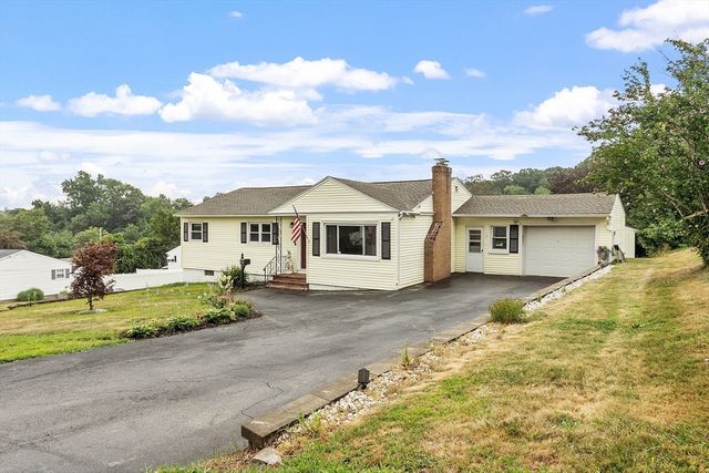 87 East St, Methuen, MA 01844
