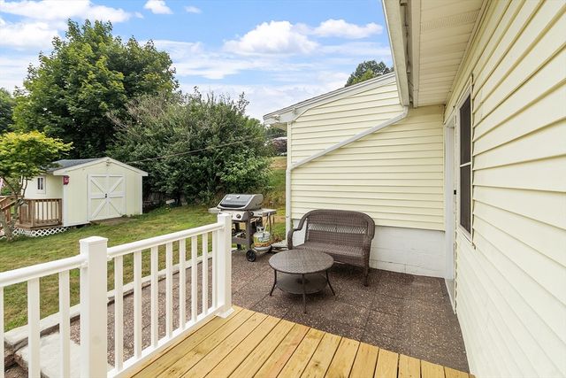 87 East St, Methuen, MA 01844