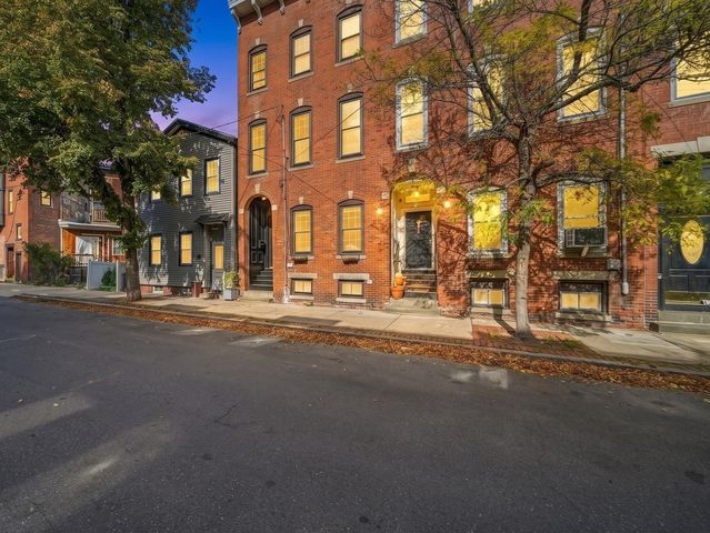 3 Medford St, Chelsea, MA 02150