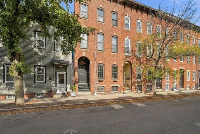 3 Medford St, Chelsea, MA 02150