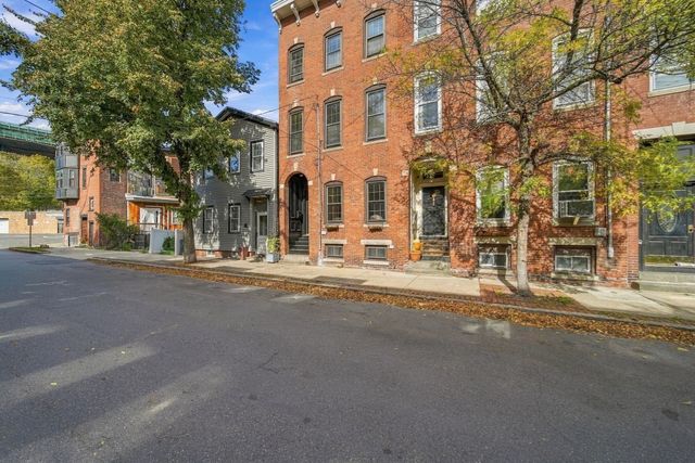 3 Medford St, Chelsea, MA 02150