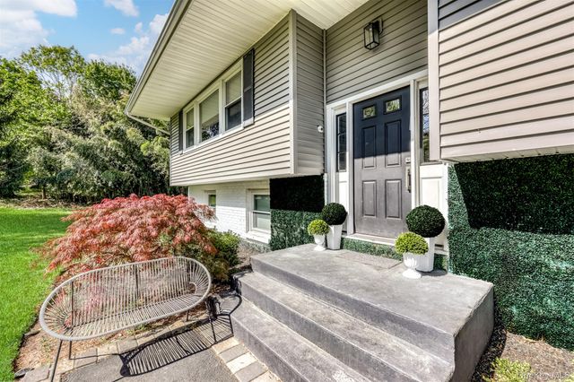 27 Hidden Valley Drive, Suffern, NY 10901