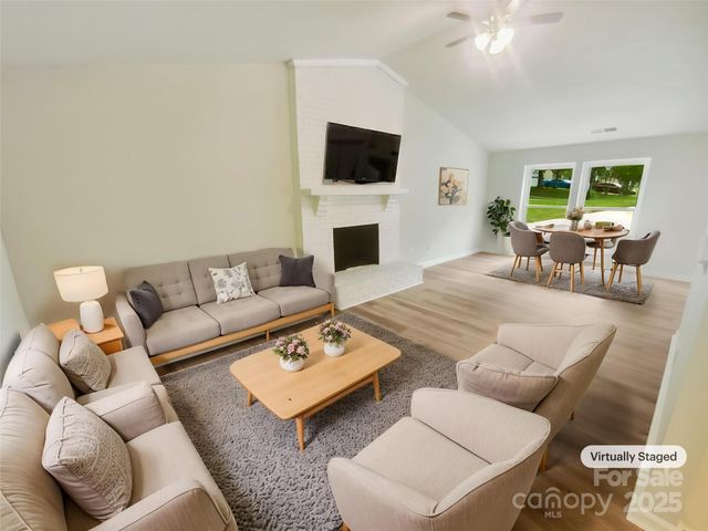 6041 Misty Way Lane, Charlotte, NC 28212