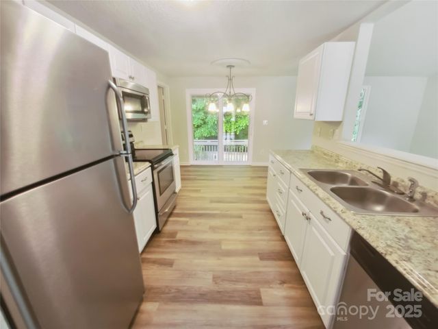 6041 Misty Way Lane, Charlotte, NC 28212