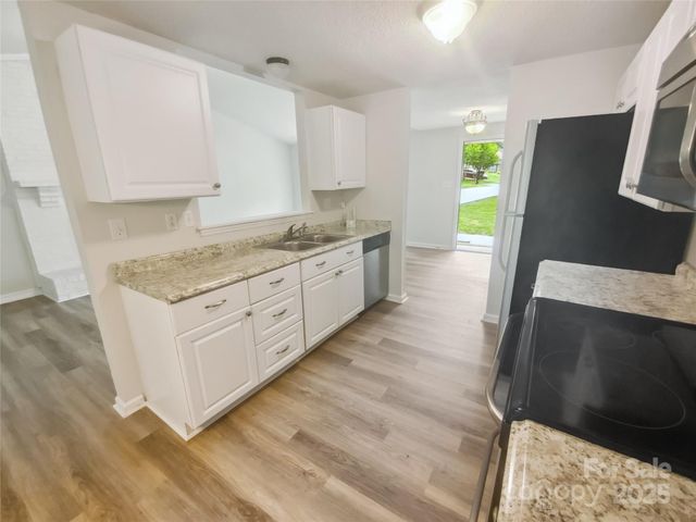 6041 Misty Way Lane, Charlotte, NC 28212