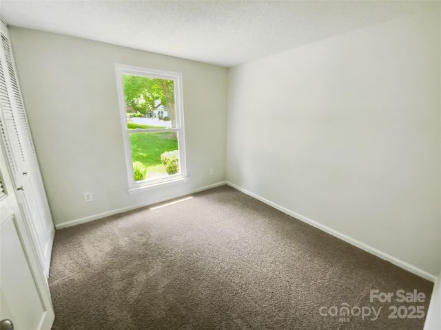 6041 Misty Way Lane, Charlotte, NC 28212