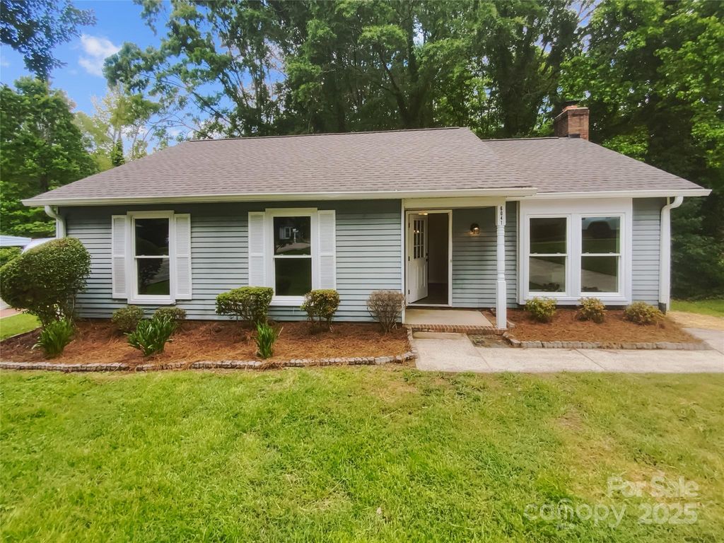 6041 Misty Way Lane, Charlotte, NC 28212
