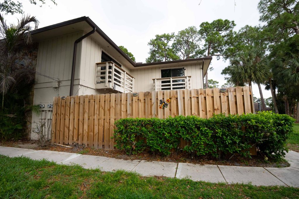 2811 Stoneway Lane B, Fort Pierce, FL 34982