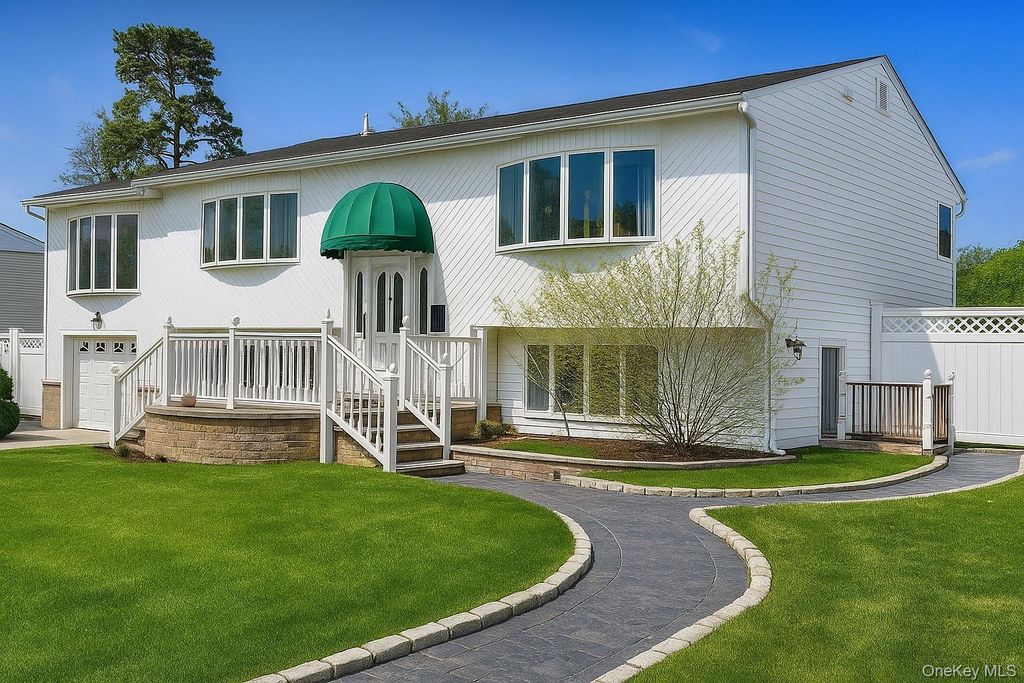 1 Winthrop Street, Islip, NY 11751
