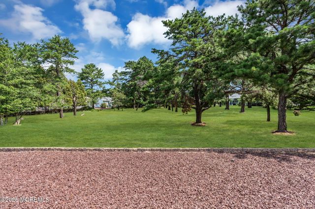 3 Randalls Drive, Toms River, NJ 08757