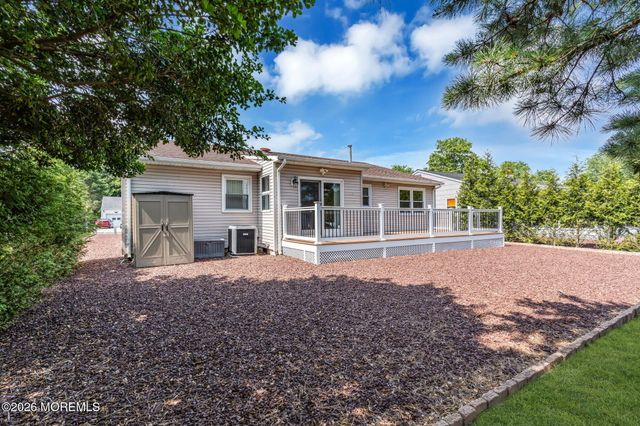 3 Randalls Drive, Toms River, NJ 08757