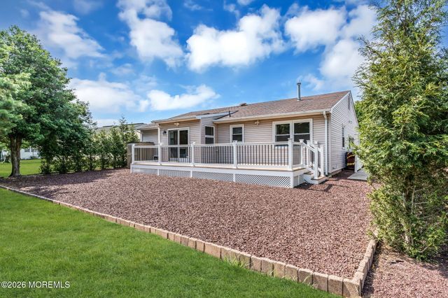 3 Randalls Drive, Toms River, NJ 08757