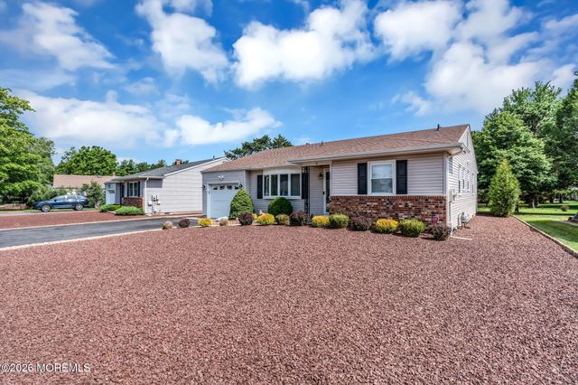 3 Randalls Drive, Toms River, NJ 08757