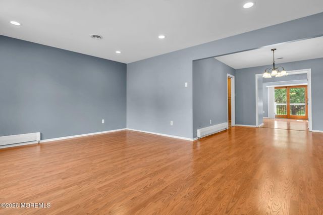 3 Randalls Drive, Toms River, NJ 08757
