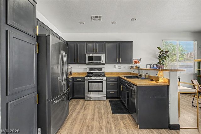 7252 Forest Village Avenue, Las Vegas, NV 89113