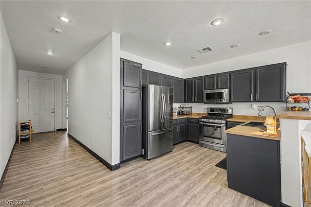 7252 Forest Village Avenue, Las Vegas, NV 89113