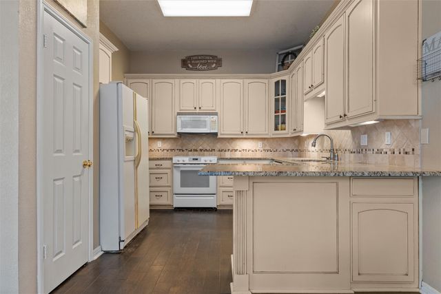 649 Raceway Road, Axtell, TX 76624