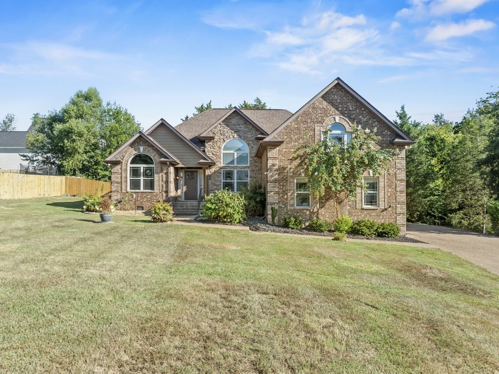 303 Cedar Hollow Ct, Lebanon, TN 37087