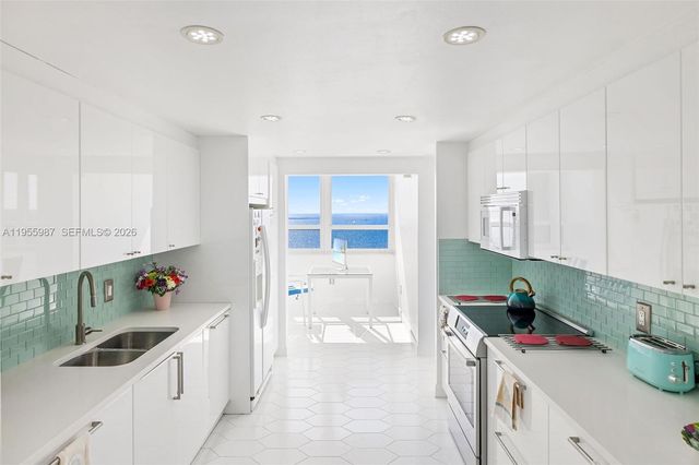 1 Grove Isle Dr A1102, Miami, FL 33133