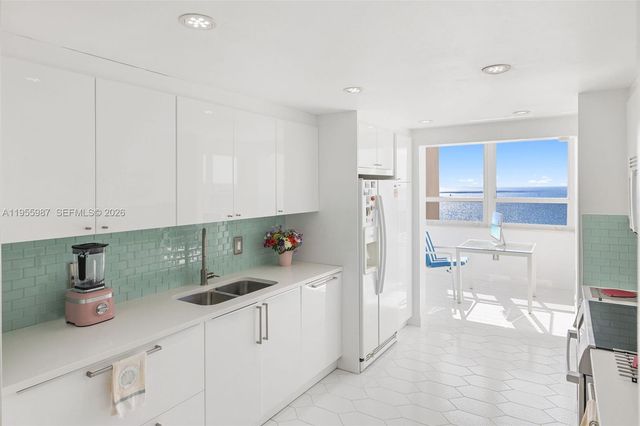 1 Grove Isle Dr A1102, Miami, FL 33133