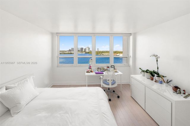 1 Grove Isle Dr A1102, Miami, FL 33133