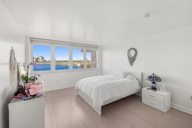 1 Grove Isle Dr A1102, Miami, FL 33133