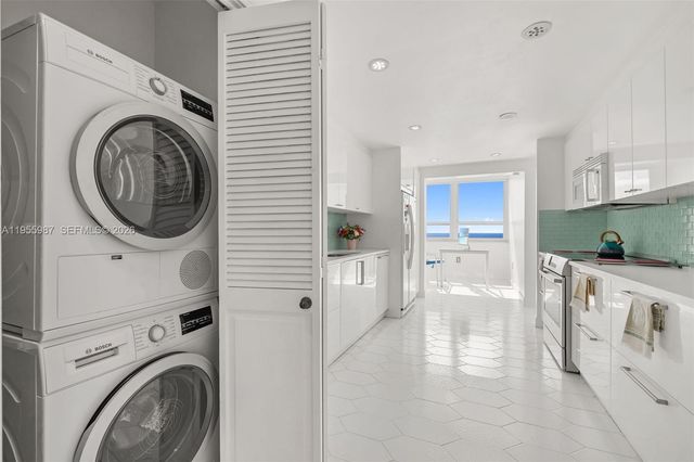 1 Grove Isle Dr A1102, Miami, FL 33133