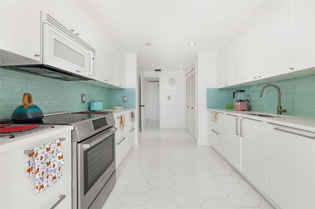 1 Grove Isle Dr A1102, Miami, FL 33133