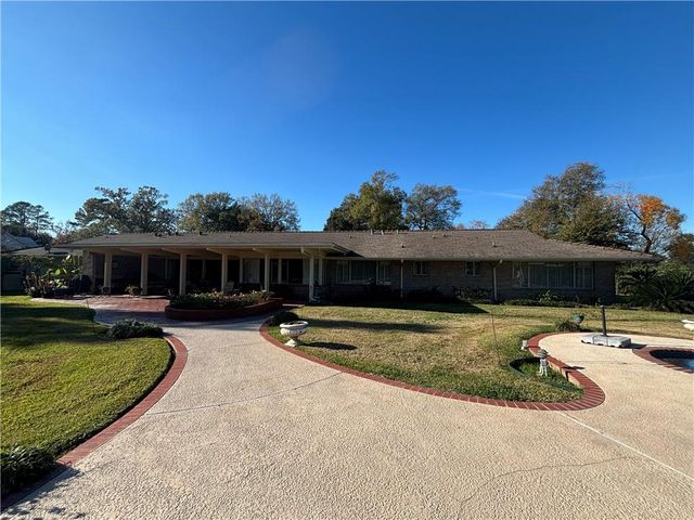 511 S WASHINGTON Street, Marksville, LA 71351