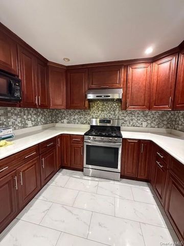 21 N Grove Street 2, Valley Stream, NY 11580