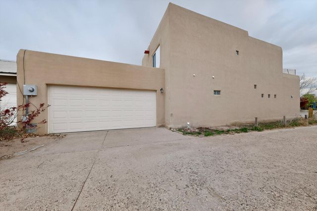 4377 Vuelta Dorado, Santa Fe, NM 87507