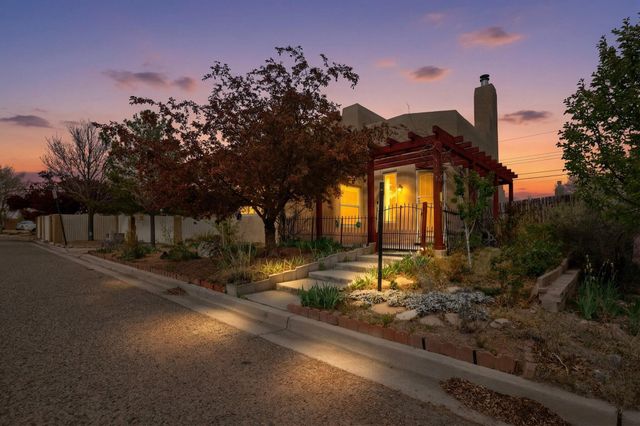 4377 Vuelta Dorado, Santa Fe, NM 87507
