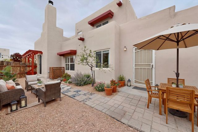 4377 Vuelta Dorado, Santa Fe, NM 87507