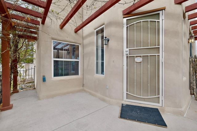 4377 Vuelta Dorado, Santa Fe, NM 87507