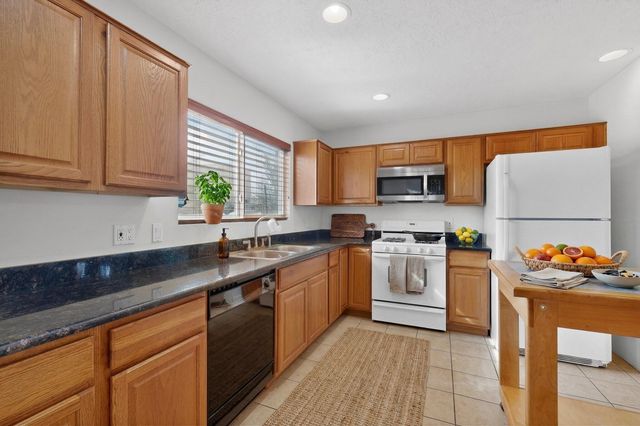 4377 Vuelta Dorado, Santa Fe, NM 87507