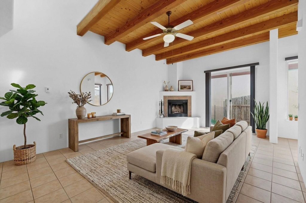 4377 Vuelta Dorado, Santa Fe, NM 87507