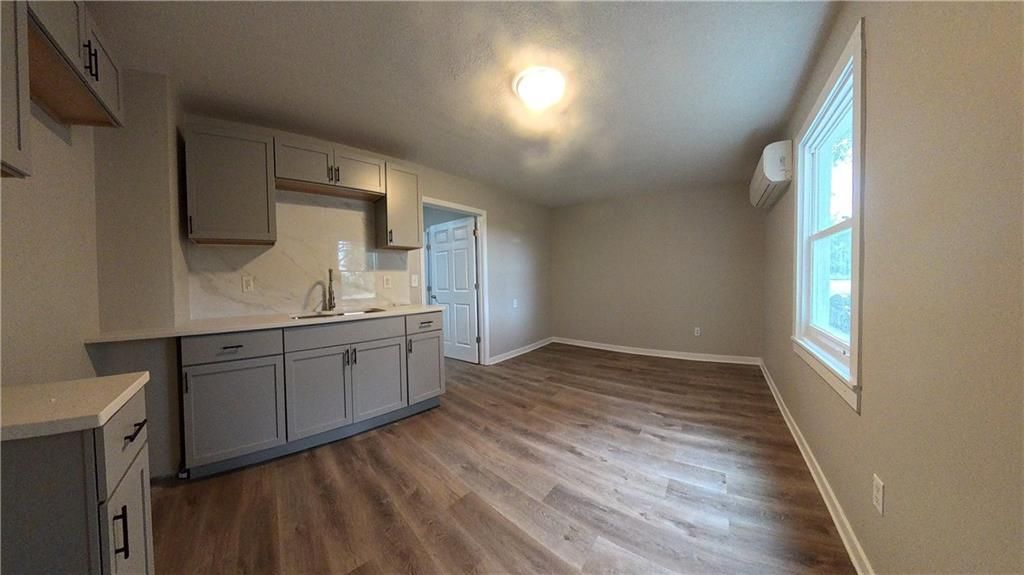 4770 RAILROAD Avenue 2, Shawnee, KS 66218