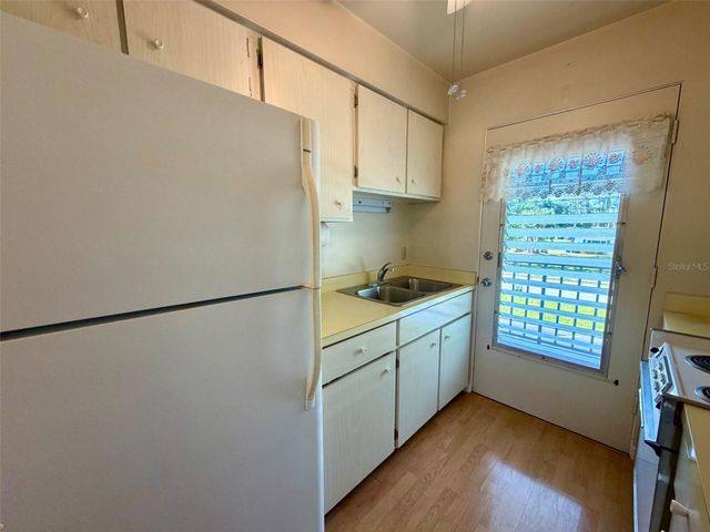3900 ROXANE BOULEVARD 11B, Sarasota, FL 34235