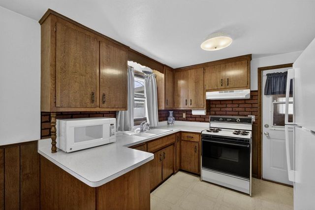 2437 PESHTIGO STREET, Green Bay, WI 54313