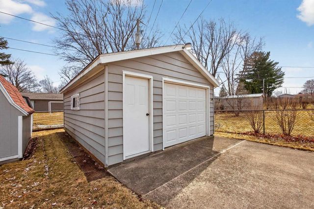 2437 PESHTIGO STREET, Green Bay, WI 54313