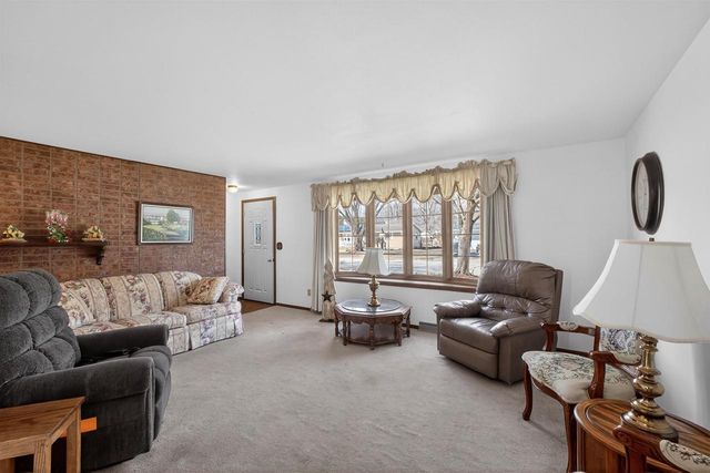 2437 PESHTIGO STREET, Green Bay, WI 54313