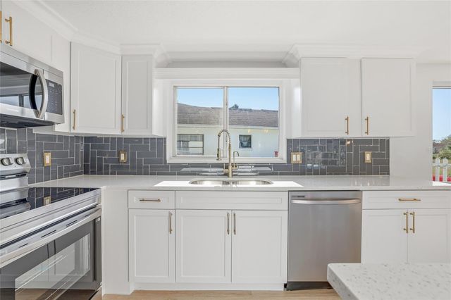 9821 LAKESIDE LANE, Port Richey, FL 34668