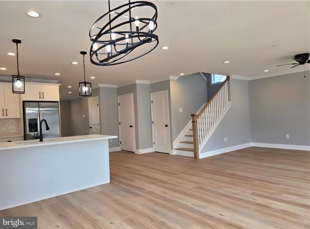 Image 3 of property listing at 259 ARUNDEL RD, Pasadena, MD 21122
