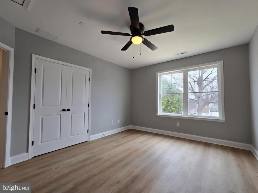 Image 5 of property listing at 259 ARUNDEL RD, Pasadena, MD 21122