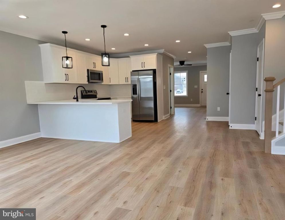 Image 7 of property listing at 259 ARUNDEL RD, Pasadena, MD 21122