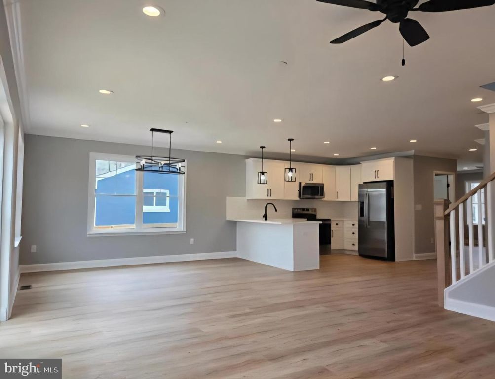 Image 8 of property listing at 259 ARUNDEL RD, Pasadena, MD 21122